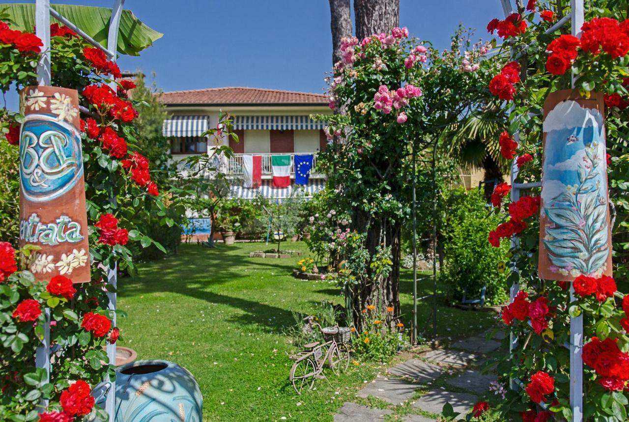 B&B Due Passi Dal Mare Cinquale Εξωτερικό φωτογραφία