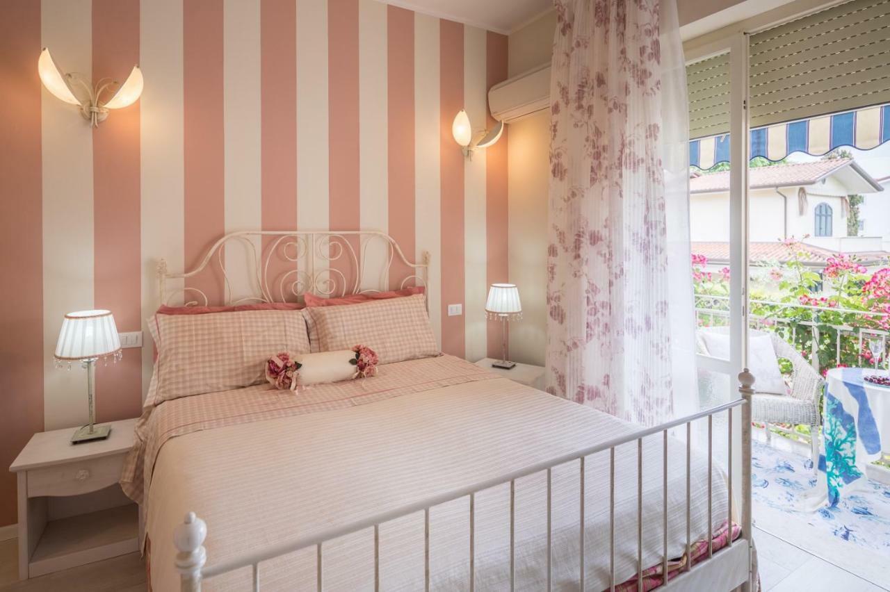 B&B Due Passi Dal Mare Cinquale Εξωτερικό φωτογραφία
