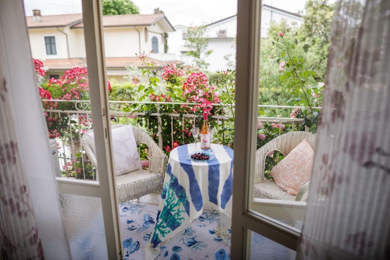 B&B Due Passi Dal Mare Cinquale Εξωτερικό φωτογραφία